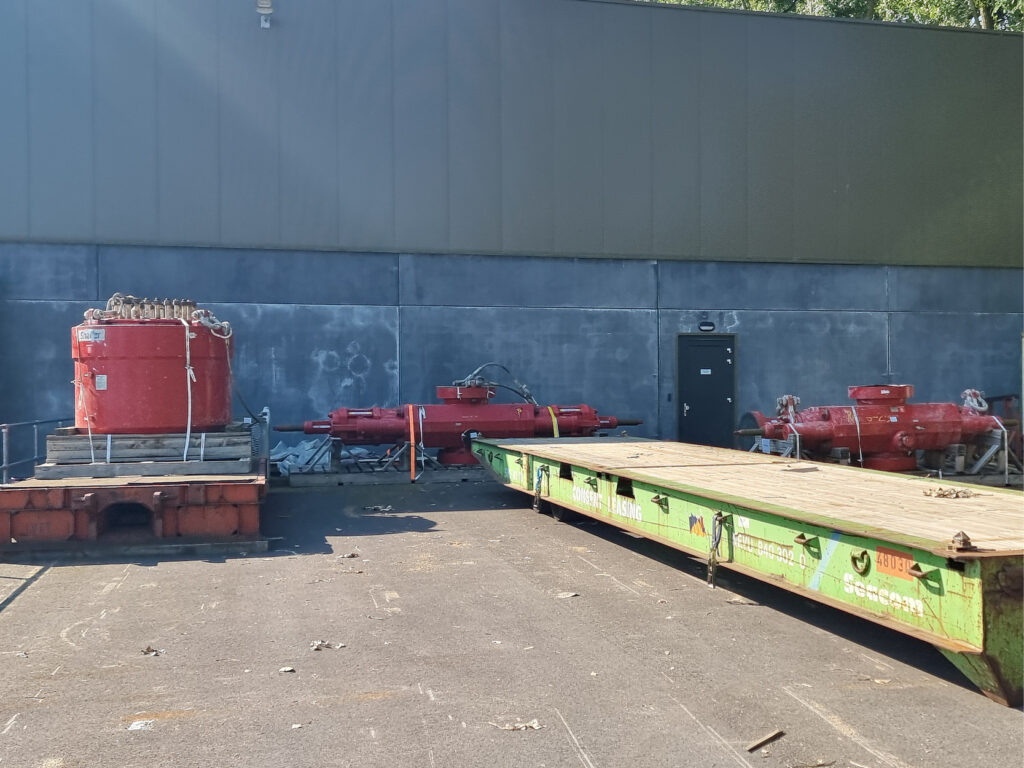 Blue_barrel_reference_bop_stack_stored_afs_transport